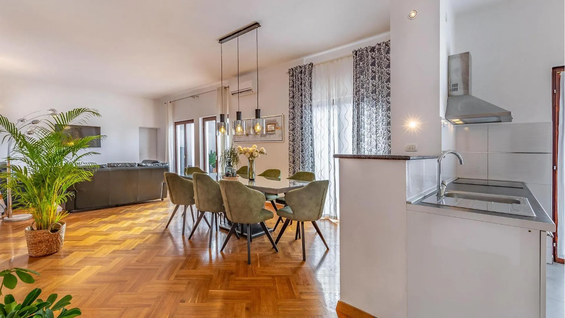 4 Bedroom Gorgeous Apartment In Medulin